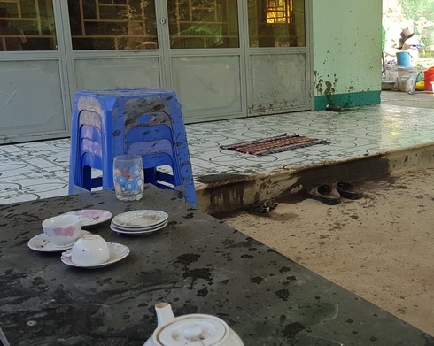 Bỗng dưng bị khủng bố, đòi nợ