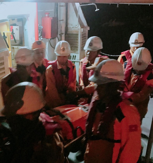 Kịp thời cứu nạn thuyền viên người Philippines bị điện giật