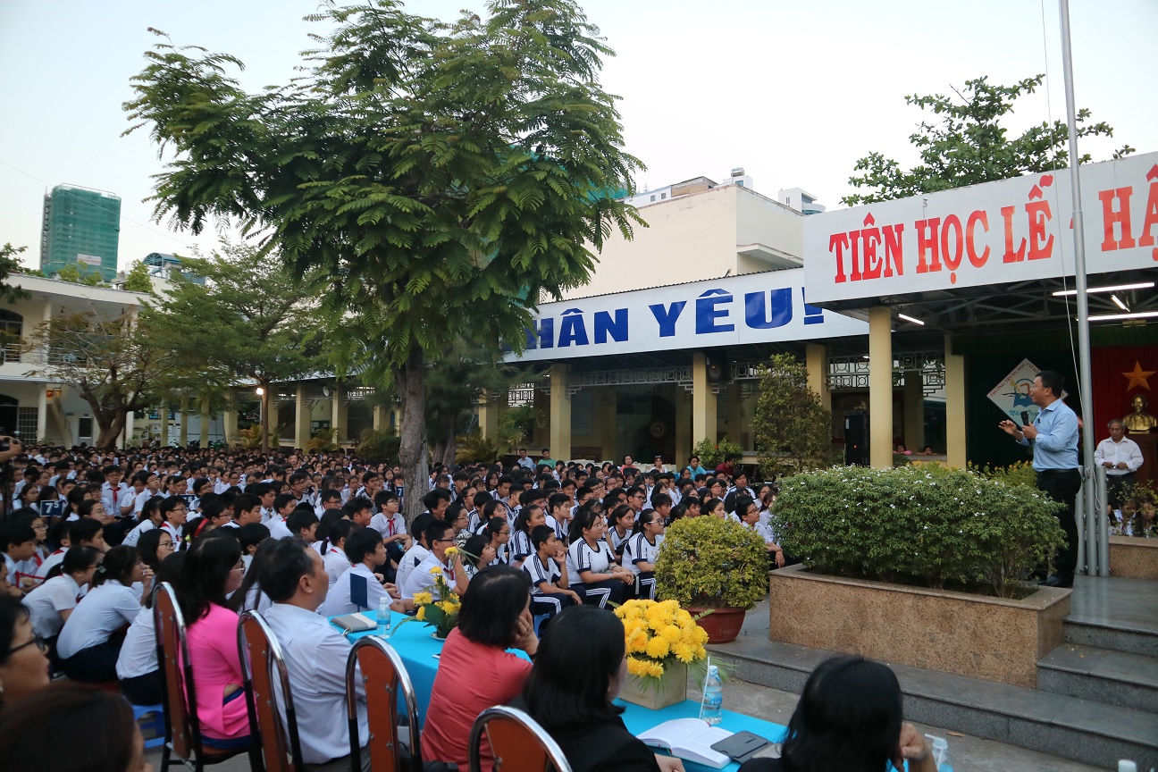 Học sinh Trường THCS Thái Nguyên giao lưu với Tiến sĩ Nguyễn Thành Nhân