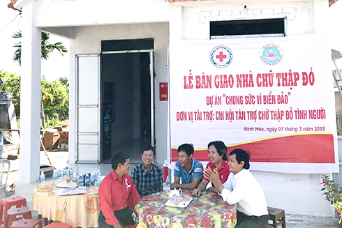 Căn nhà của ông Trương Văn Dũng được xây dựng từ nguồn hỗ trợ, giúp đỡ của bà con lối xóm, anh em họ hàng và Hội Chữ thập đỏ tỉnh.
