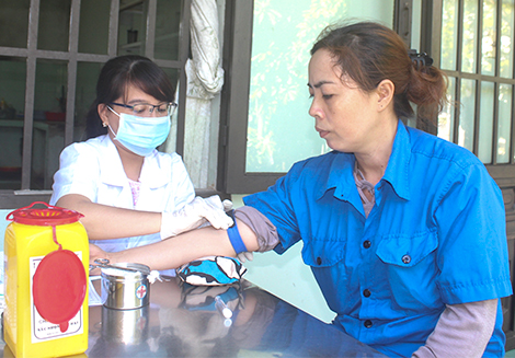 Khám bệnh nghề nghiệp cho lao động nữ tại Công ty TNHH Fujiura Nha Trang.