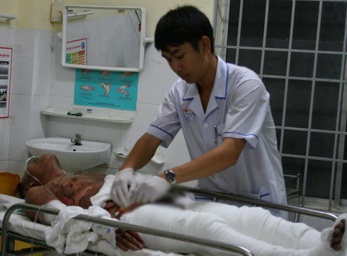 2 bệnh nhân bị bỏng nặng hơn khi nhập viện cấp cứu.