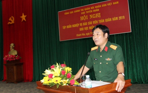 Đại tá Đoàn Tư Hoan phát biểu khai mạc lớp tập huấn.