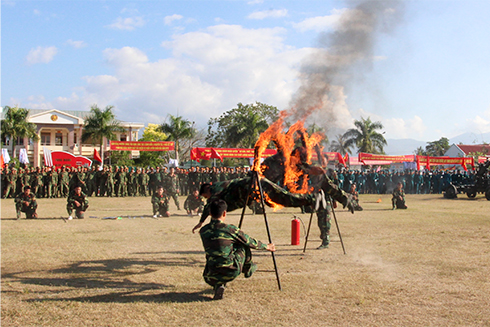 Lực lượng vũ trang tỉnh ra quân huấn luyện năm 2019.