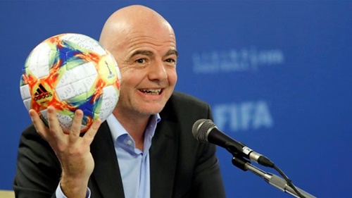 Chủ tịch FIFA, Infantino rất tích cực trong việc tăng số đội dự World Cup 2022. Ảnh: Reuters.