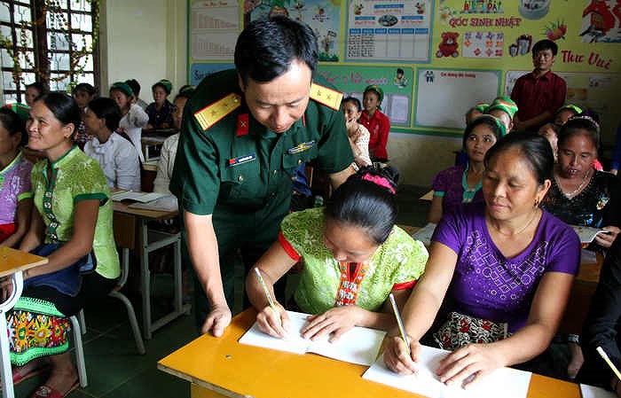 Công nhận các huyện, thị xã, thành phố đạt chuẩn xóa mù chữ và phổ cập giáo dục năm 2018