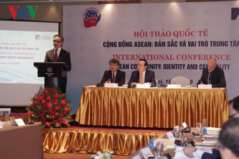 Cựu Ngoại trưởng Indonesia Marty Natalegawa (trên bục phát biểu) cho rằng, Việt Nam là thành viên tích cực, có trách nhiệm và có vai trò chủ chốt trong ASEAN.
