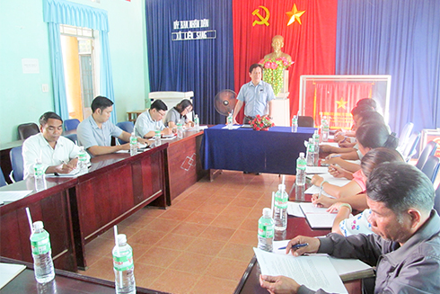 Đồng chí Hồ Văn Mừng làm việc với xã Liên Sang.