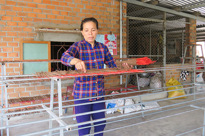 Chính sách hỗ trợ đã giúp gia đình bà Nguyễn Thị Xuân Đua  nâng cao chất lượng, sản lượng nhang trầm.