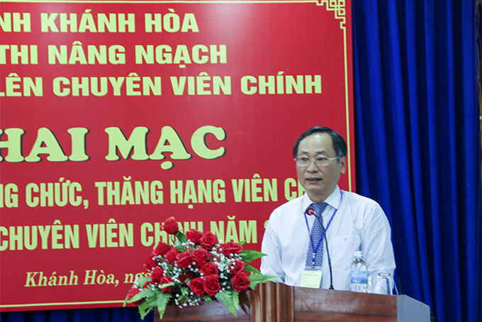 Ông Nguyễn Đắc Tài phát biểu tại buổi lễ khai mạc kỳ thi. 