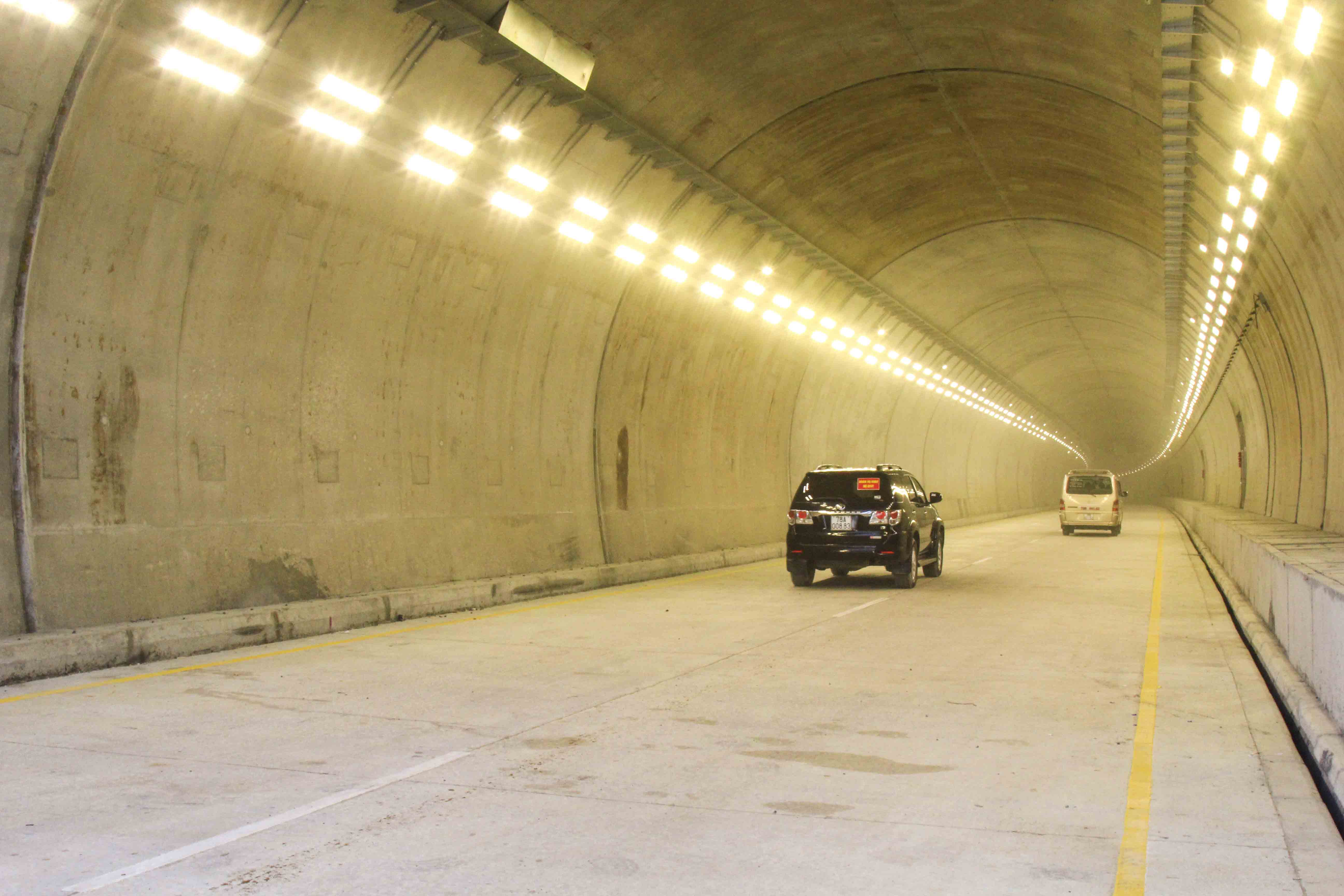 Từ 1-4, tăng phí qua hầm Đèo Cả