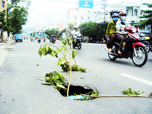 Hố gây nguy hiểm