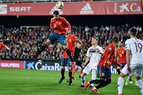 Alvaro Morata đang là nỗi thất vọng trên hàng công đội tuyển Tây Ban Nha.
