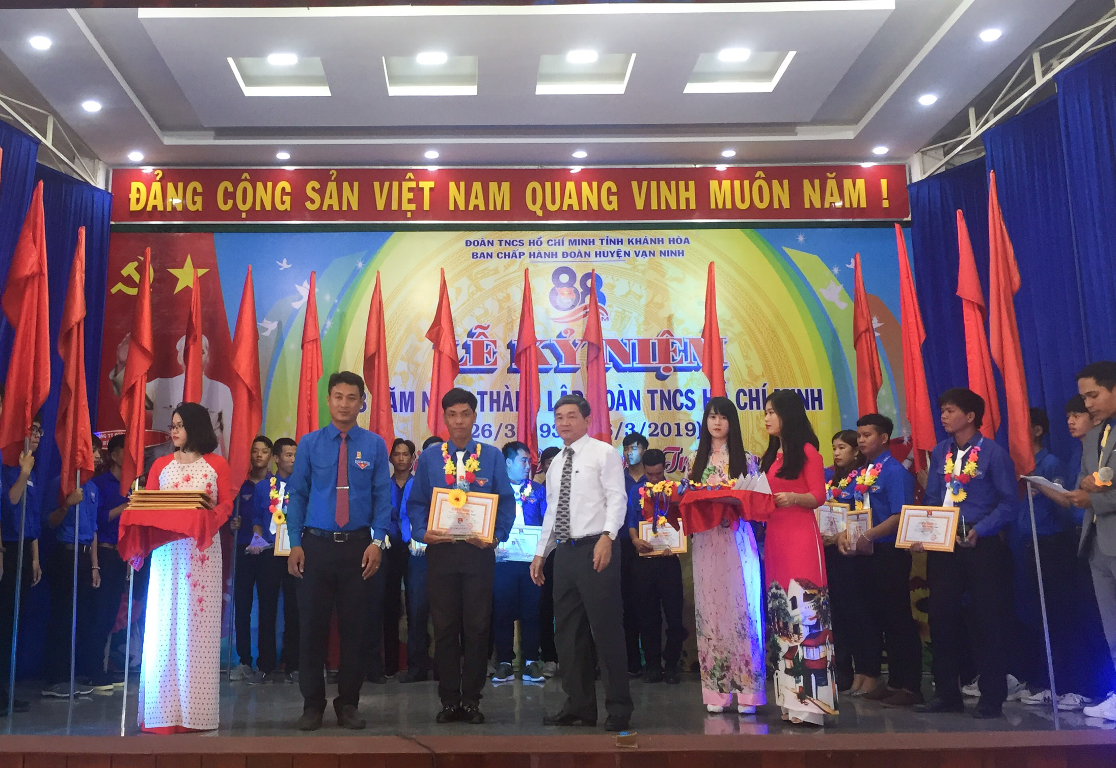 Huyện đoàn Vạn Ninh tuyên dương 19 cán bộ đoàn tiêu biểu