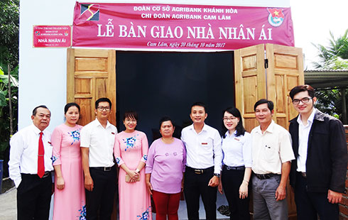 Đoàn Thanh niên Agribank Khánh Hòa trao tặng nhà nhân ái tại xã Cam Hiệp Nam,  huyện Cam Lâm, Khánh Hòa.