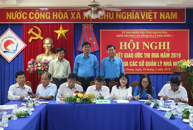 Các đơn vị ký kết thi đua.