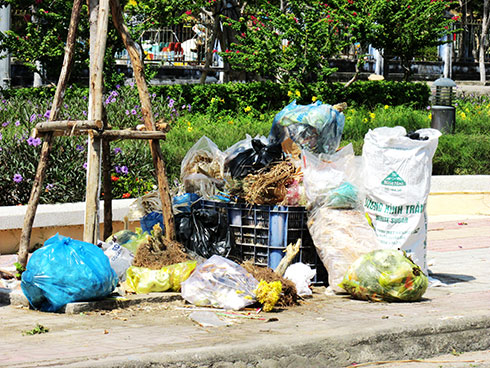 Đổ rác bừa bãi nơi công viên