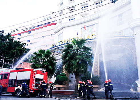 Diễn tập phương án chữa cháy tại khách sạn 4 sao Nha Trang Palace.