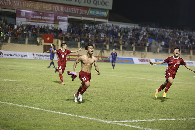 Màn ăn mừng ghi bàn thắng vào lưới U19 Thái Lan của Phạm Xuân Tạo và các đồng đội.