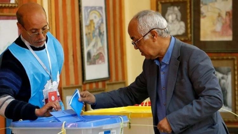 Người dân Libya tham gia cuộc bầu cử địa phương. Ảnh Reuters.