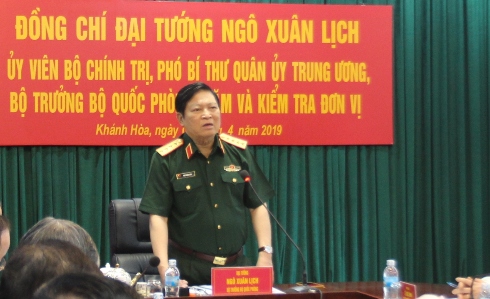 Bộ trưởng Bộ Quốc phòng làm việc với Quân chủng Hải quân