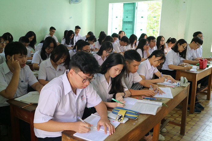 Học sinh Trường THPT Nguyễn Văn Trỗi (TP. Nha Trang)