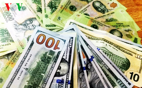 Giá USD thế giới tăng, trong nước vẫn đứng yên