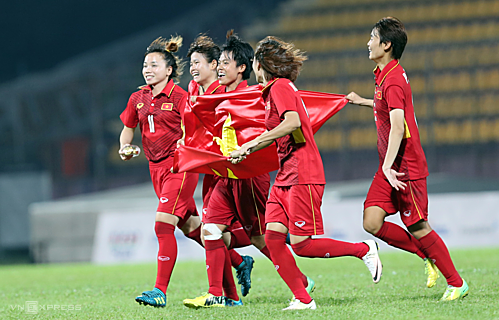 Các cô gái Việt Nam giành vé vào vòng loại cuối Olympic 2020 trước một vòng đấu. Ảnh: Đức Đồng.
