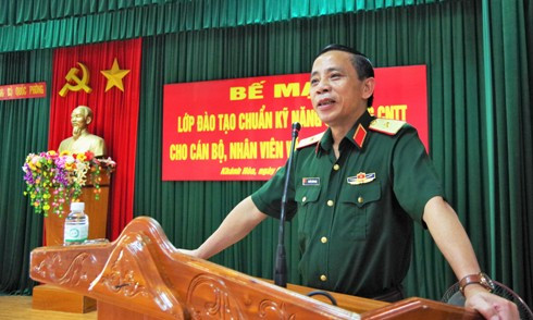 Thiếu tướng Nguyễn Xuân Nghị đánh giá kết quả khóa đào tạo.