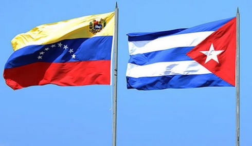 Quốc kỳ Venezuela và Cuba. Ảnh: bu.edu.