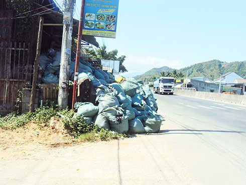 Chồng chất bao chiếm hành lang quốc lộ