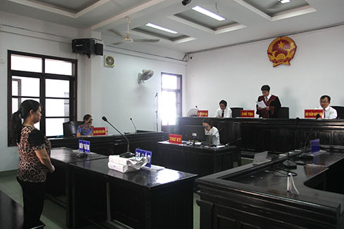 Trả hồ sơ vụ lừa đảo và sử dụng tài liệu giả