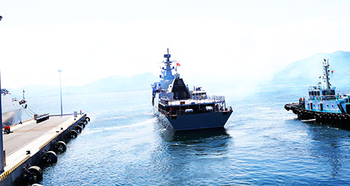 Tàu 015 Trần Hưng Đạo rời Quân cảng Cam Ranh  đi Thanh Đảo, Trung Quốc.