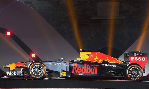 Chiếc xe đua F1 của đội Red Bull được trưng bày tại Hà Nội vào cuối năm 2018. Ảnh: Giang Huy.