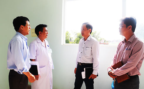 <p style="text-align: justify;">Ông Nguyễn Đắc Tài kiểm tra thực tế tình hình thực hiện dự án Bệnh viện Bệnh nhiệt đới.</p>
