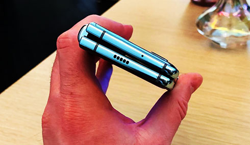 Samsung ra mắt điện thoại gập 2.000 USD