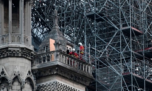Trong lúc này, chính phủ Pháp đang tiếp tục đẩy mạnh các dự án liên quan đến việc phục dựng Nhà thờ Đức Bà Paris. (Ảnh: AFP).