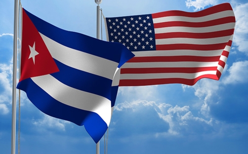 Quan hệ giữa Mỹ và Cuba lại thêm sóng gió. Ảnh cờ Cuba (trái) và cờ Mỹ. Ảnh minh họa: Pennsylvania.
