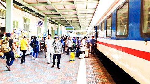 Lễ 30-4 và 1-5: Xe tăng chuyến, tàu nối toa