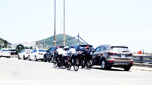 Cầu thành bãi đậu xe