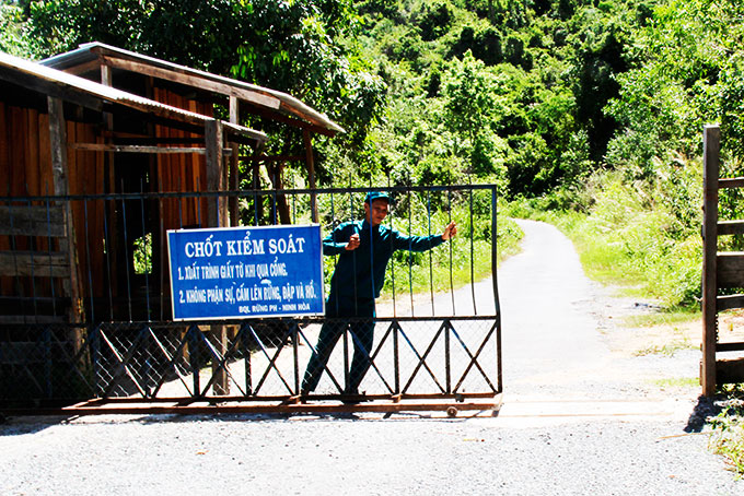 Ban Quản lý rừng phòng hộ Ninh Hòa lập chốt  bảo vệ rừng khu vực Ea Krong Rou. Ảnh: BKH