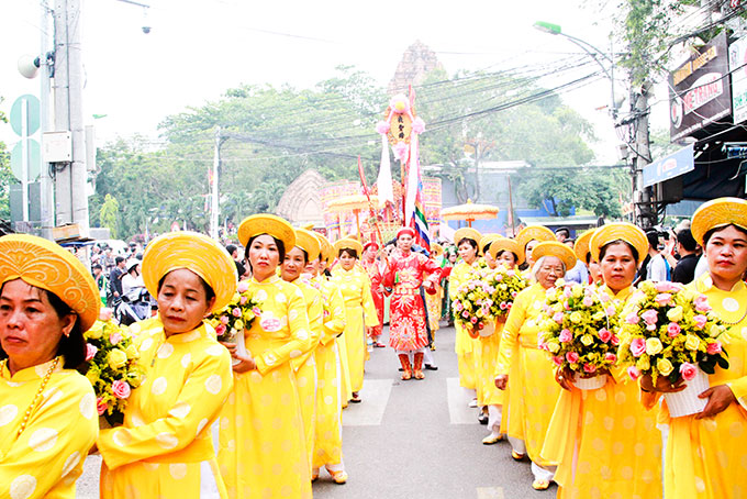 Palanquin procession, a rite in Ponagar Temple Festival 