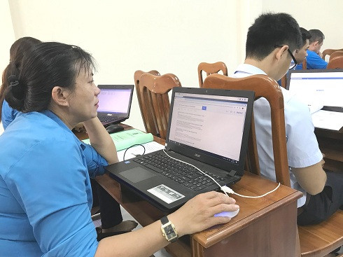 Các học viên thực hành sử dụng phần mềm quản lý đoàn viên.