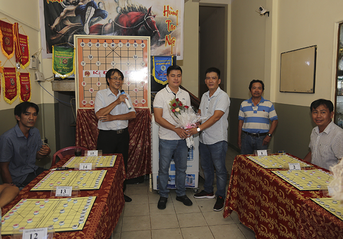 15 kỳ thủ Khánh Hòa giao lưu với quốc tế đại sư Lại Lý Huynh