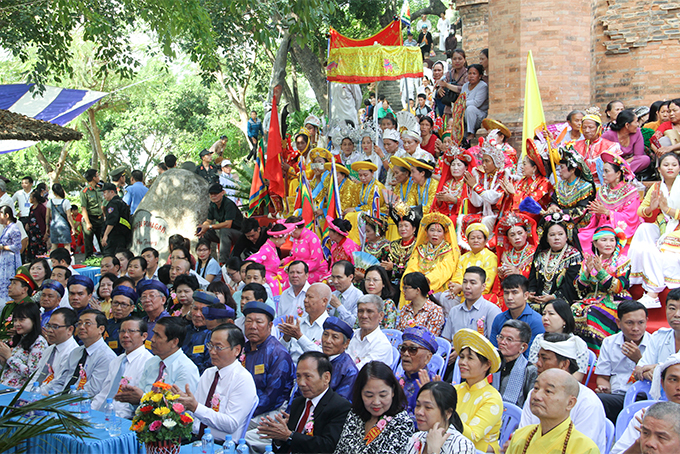 Representatives and pilgrims at opening ceremony