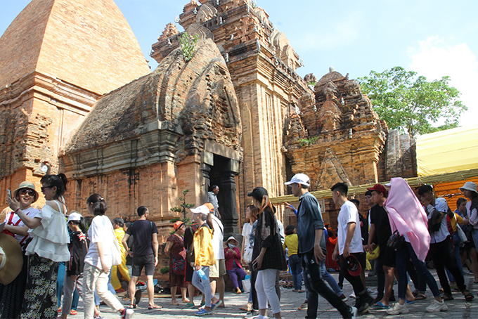 An estimated over 100,000 people visit Ponagar Temple during the festival
