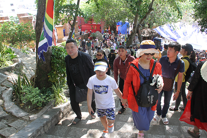 Foreign tourists visit Ponagar Temple during festival