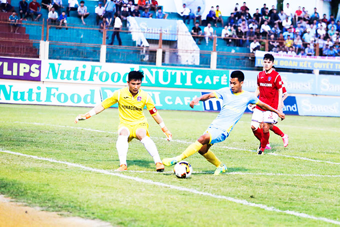 Đội bóng Sanna Khánh Hòa - Biển Việt Nam gặp Than Quảng Ninh trong trận đấu mùa giải 2018.