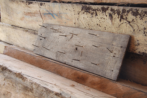 Bàn chông lâm tặc sử dụng để cản trở lực lượng chức năng