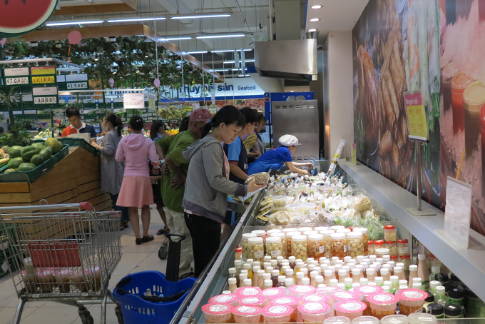 Sectors of fruits, vegetable and processed food crowded with buyer 